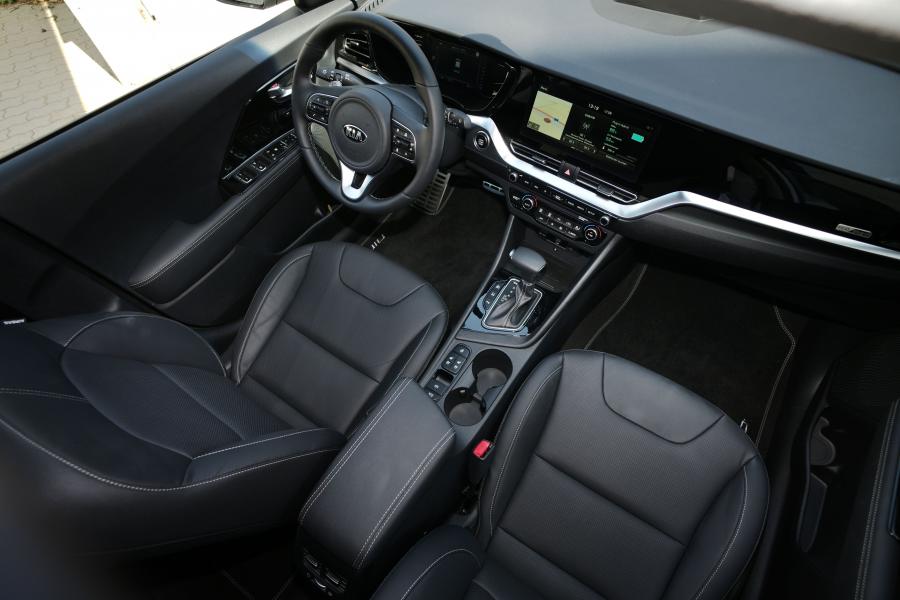 Интерьер Kia Niro Plug-In Hybrid (DE) 2019 года  (WW) (фото 2 из 53)